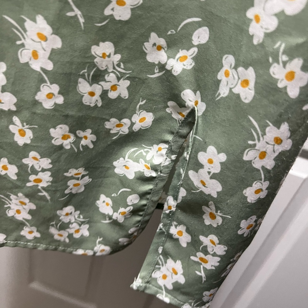 Green floral mini dress w slit